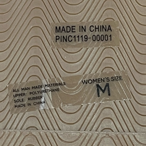 LA Clippers Women's Die-Cut Logo Flip Flops - Picture 6 of 8